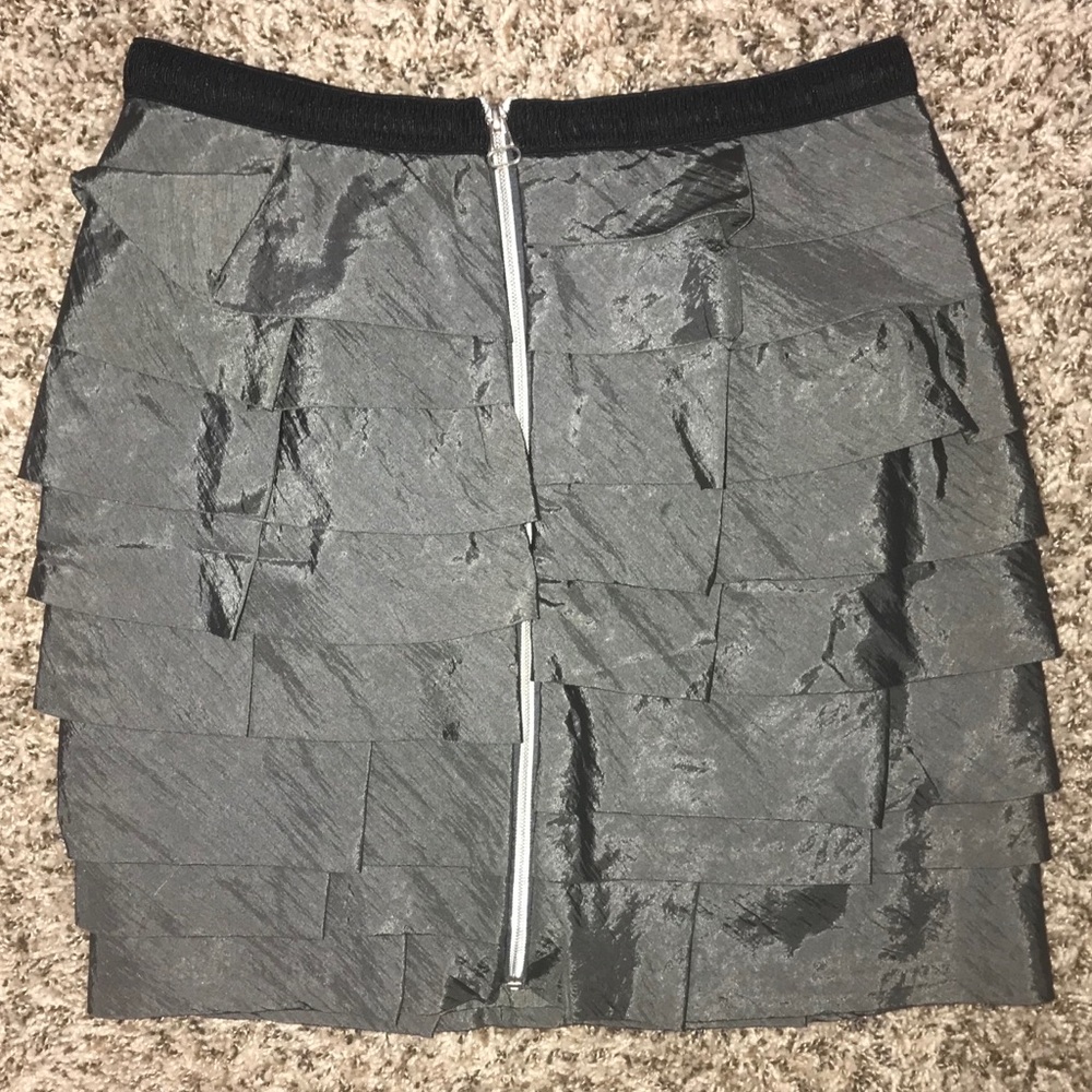 Grey mini skirt ! Super cute - Picture 7 of 7